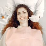 Gülüş tasarımında diş, diş eti ve dudak uyumunu gösteren estetik planlama sürecini anlatan görsel.