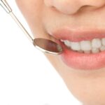 Yüz şekline göre planlanan estetik diş tasarımı ve altın oran uyumunu gösteren gülüş analizi görseli.