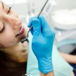 All-on-4 ve All-on-6 implant sistemleriyle sabit protez uygulamasını gösteren çene modeli görseli.