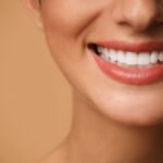 Diş eti seviyeleri ve gülüş estetiğinin değerlendirildiği estetik diş hekimliği muayenesi.