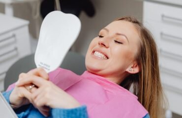 Dijital Smile Design sürecinde yüz, diş ve diş eti oranlarının bilgisayar ortamında değerlendirildiği klinik planlama.
