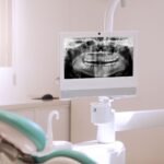 Konya’da diş hekimi muayenesinde diş, diş eti, kapanış ve ağız içi dokuların değerlendirildiği klinik muayene.