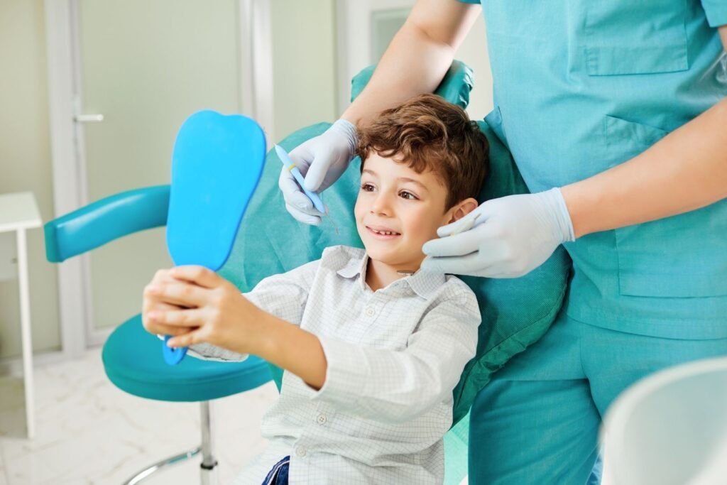 Çocuklarda ön diş travmasının klinik ve radyografik olarak değerlendirildiği çocuk diş hekimliği muayenesi.